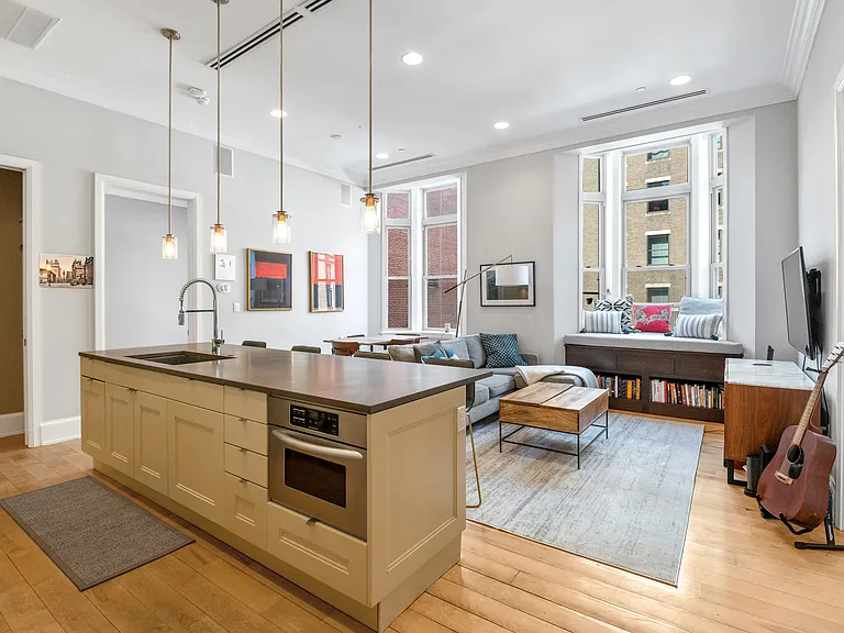 421 Chestnut St #404 — Photo 4