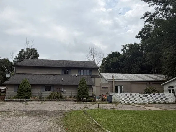16 Hannah Ave, Croswell, MI 48422