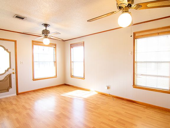 1300-BEECH-STREET-living room