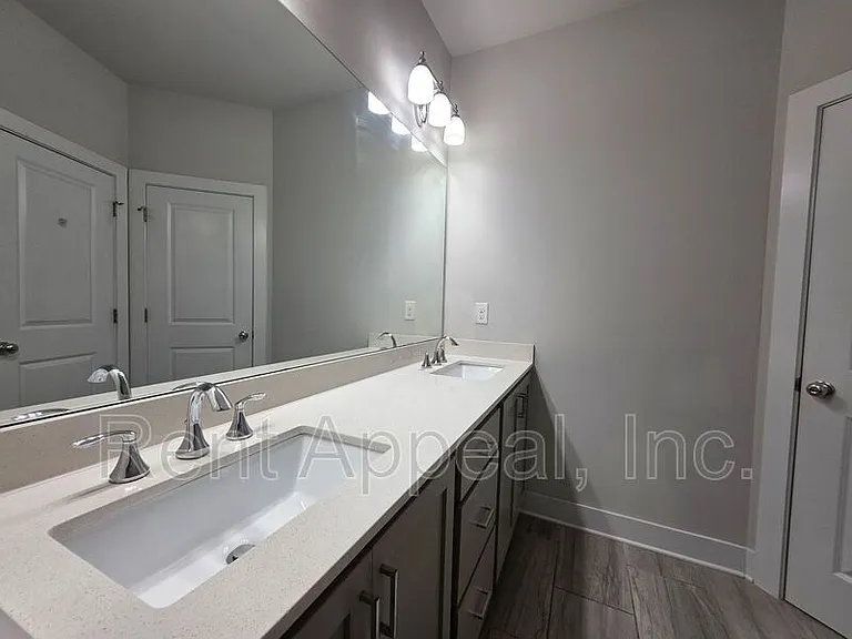 3779 Oxford Cir — Photo 13