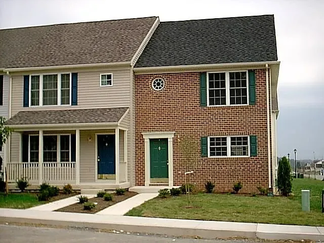 8 Mabel Ln