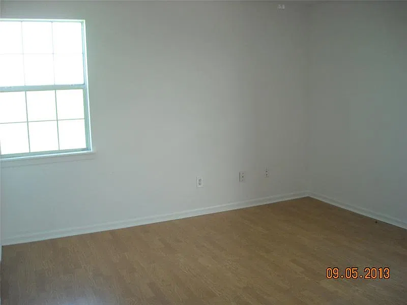 Building Photo 4