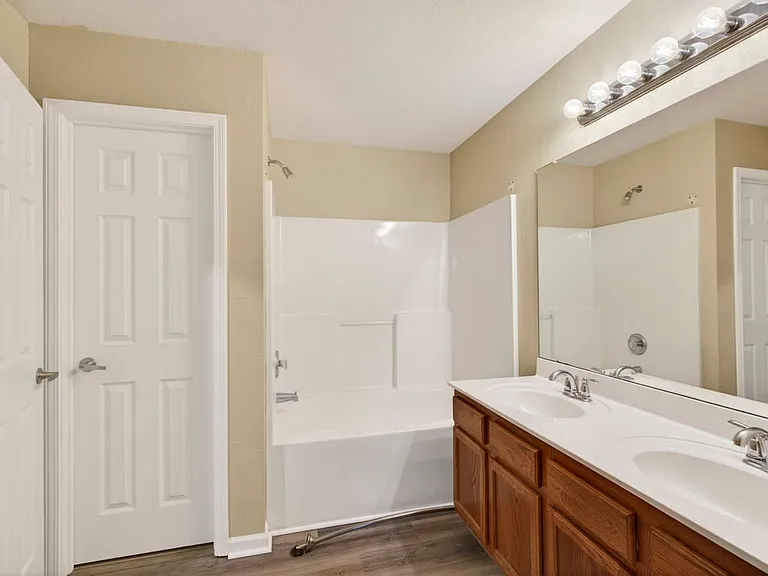 10261 English Manor Dr — Photo 15