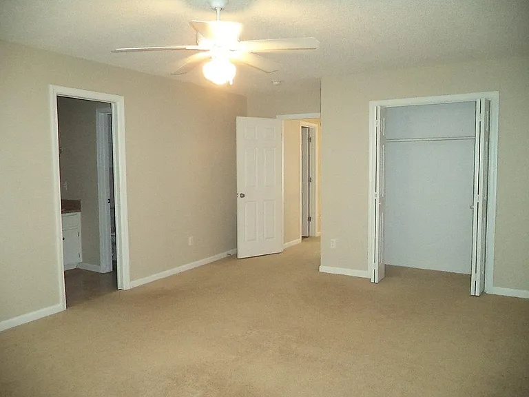 203 Winthrope Ln — Photo 7