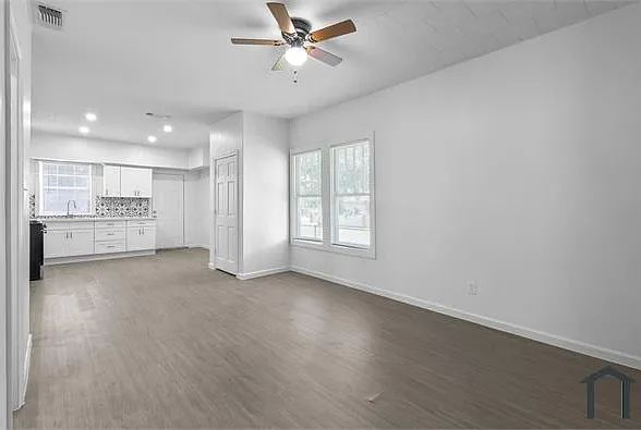 4 bed, 1200 sqft, $1,700 — Photo 3