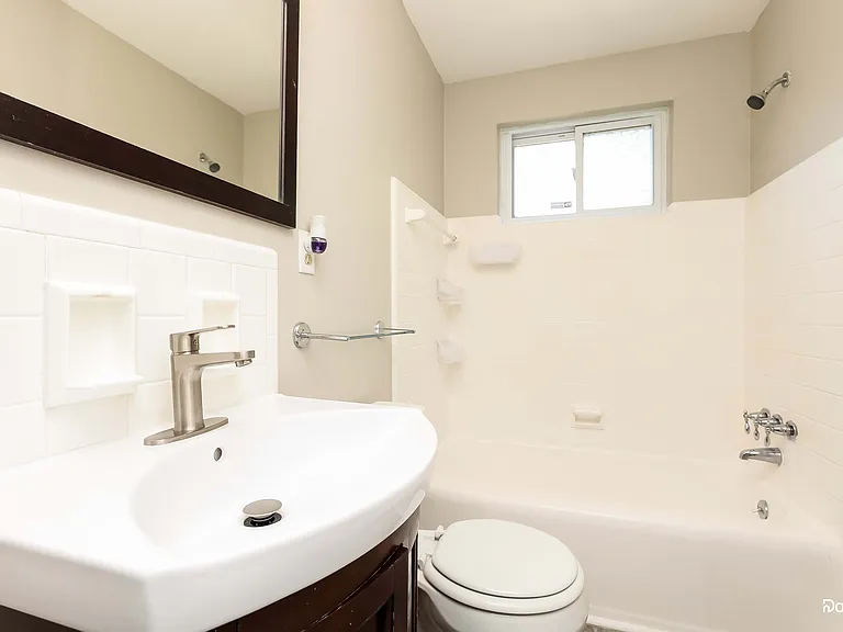 572 Whispering Hills Dr — Photo 15