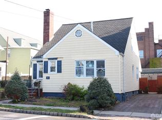 54 Gordon St, Perth Amboy, NJ 08861