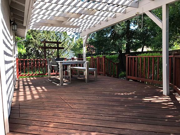 Another deck off the 2nd living room