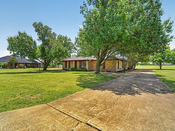 4th image of 104 Royal Park Ln