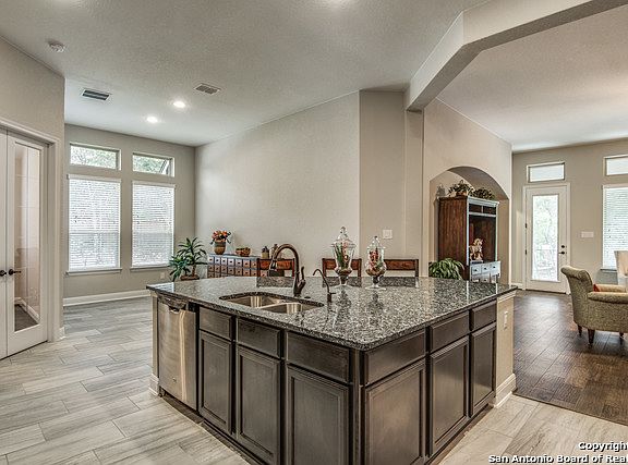 3rd image of 8427 Orchard Gln