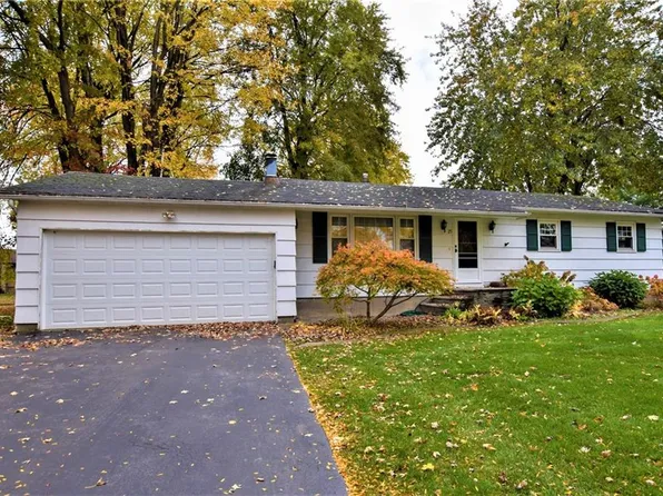 25 Glen Oaks Dr, Rochester, NY 14624