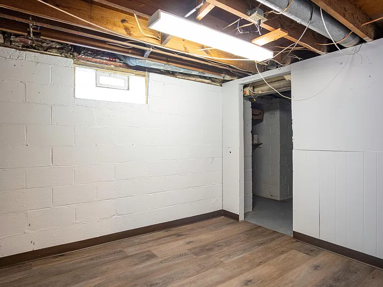 Perfect lower space for an office