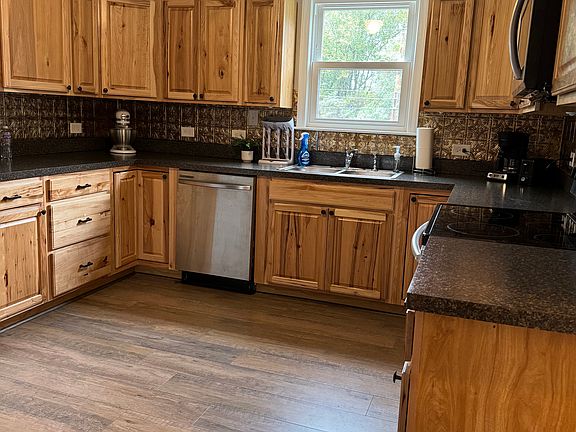 3rd image of 745 Crestwood Cir