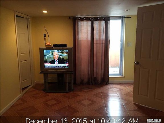 3rd image of 210 Molloy St
