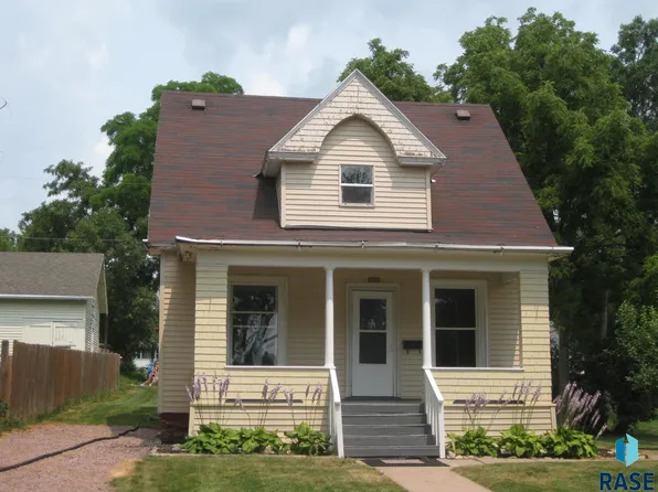 606 E 6th St, Dell Rapids, SD 57022