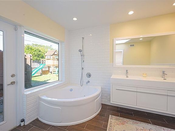 3rd image of 2905 Bougainvillea St