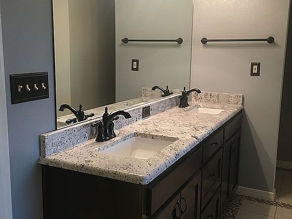 4th image of 4832 Royal Oak St