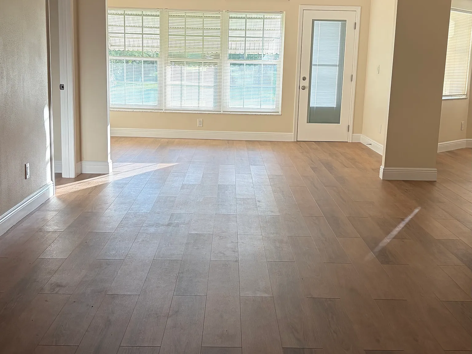 2 bed, 1220 sqft, $2,300 — Photo 4
