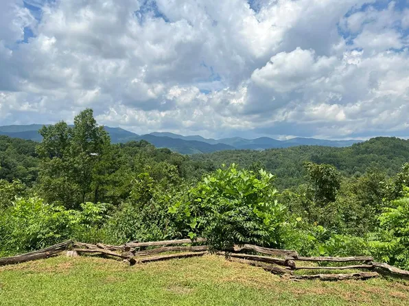 35 Yellowbird Ln, Marble, NC 28905