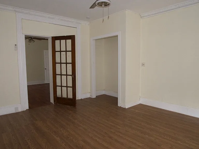 1020 Ferry St — Photo 6