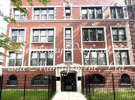 Great apartments in the heart of Uptown, one block from the red line