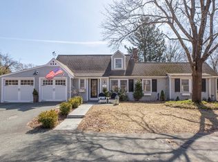 11 Smith St, Wellesley, MA 02482