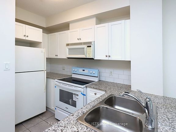 4th image of 1359 Rathburn Rd E #508