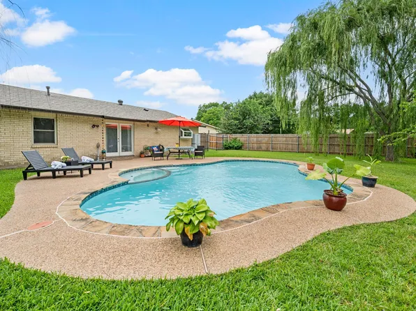 5628 Belfast Ln, North Richland Hills, TX 76180