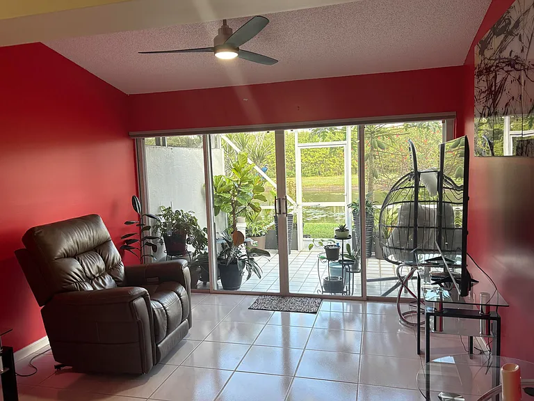 7275 Summer Tree Dr — Photo 11
