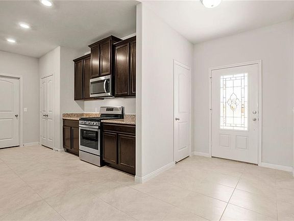4th image of 317 E Georgia Ter