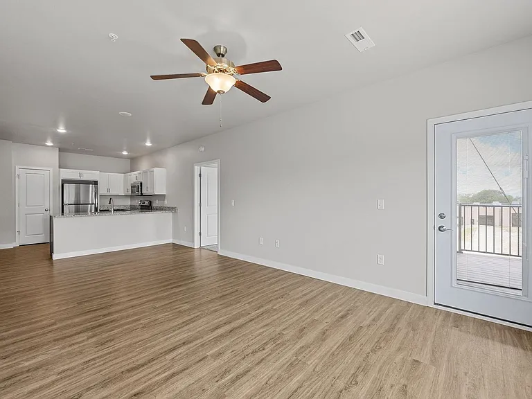 255 Robins Rd — Photo 37