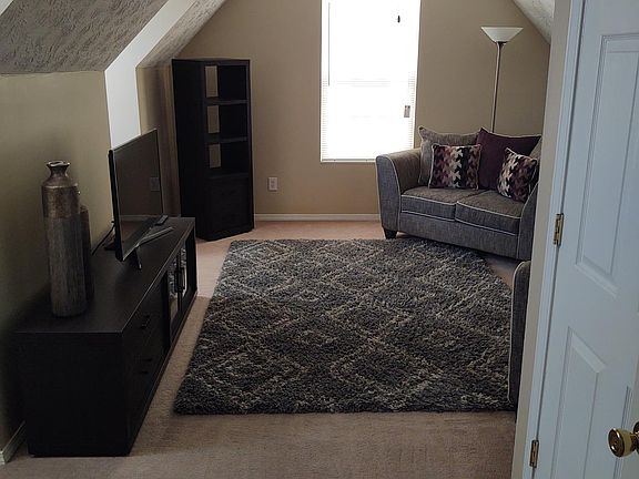 5th image of 721 Settlers Pond Way