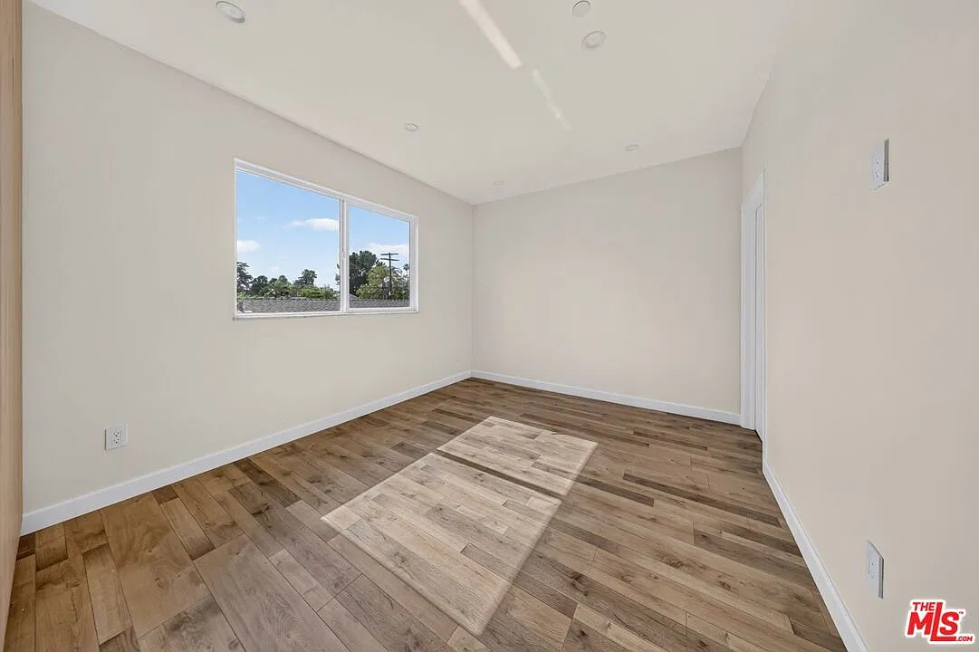 2 bed, 2.0 bath, 889 sqft, $2,950 — Photo 4