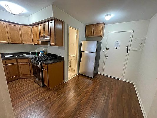 1st image of 20-10 47th St #1