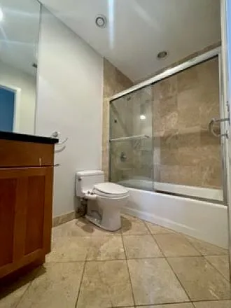1150 N Hoyne Ave — Photo 22