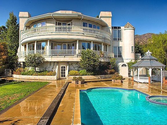 Rear view of home 