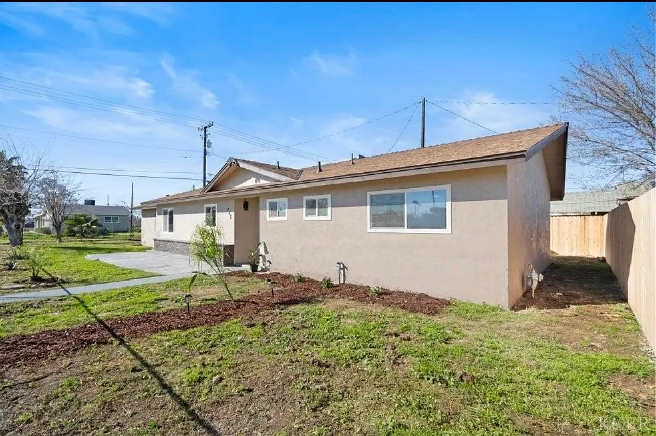 3 bed, $2,400 — Photo 2