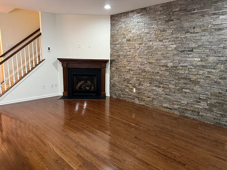 127 Meadow View Dr — Photo 8