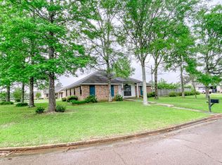 69 Lakeover Dr E, Columbus, MS 39702