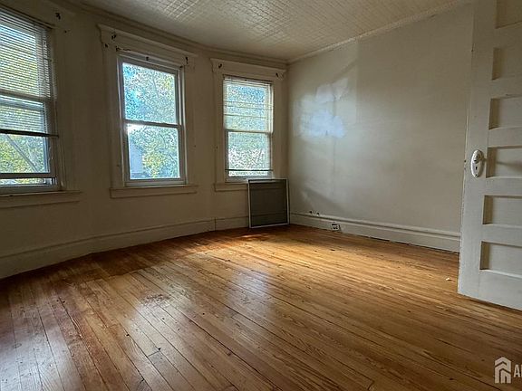 5th image of 54 Olive St