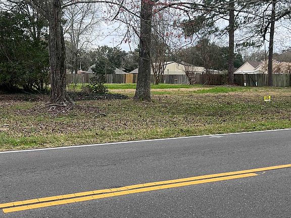 3rd image of 1554 Rollins Rd