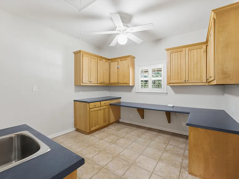 1025 Burchbury Trl — Photo 12