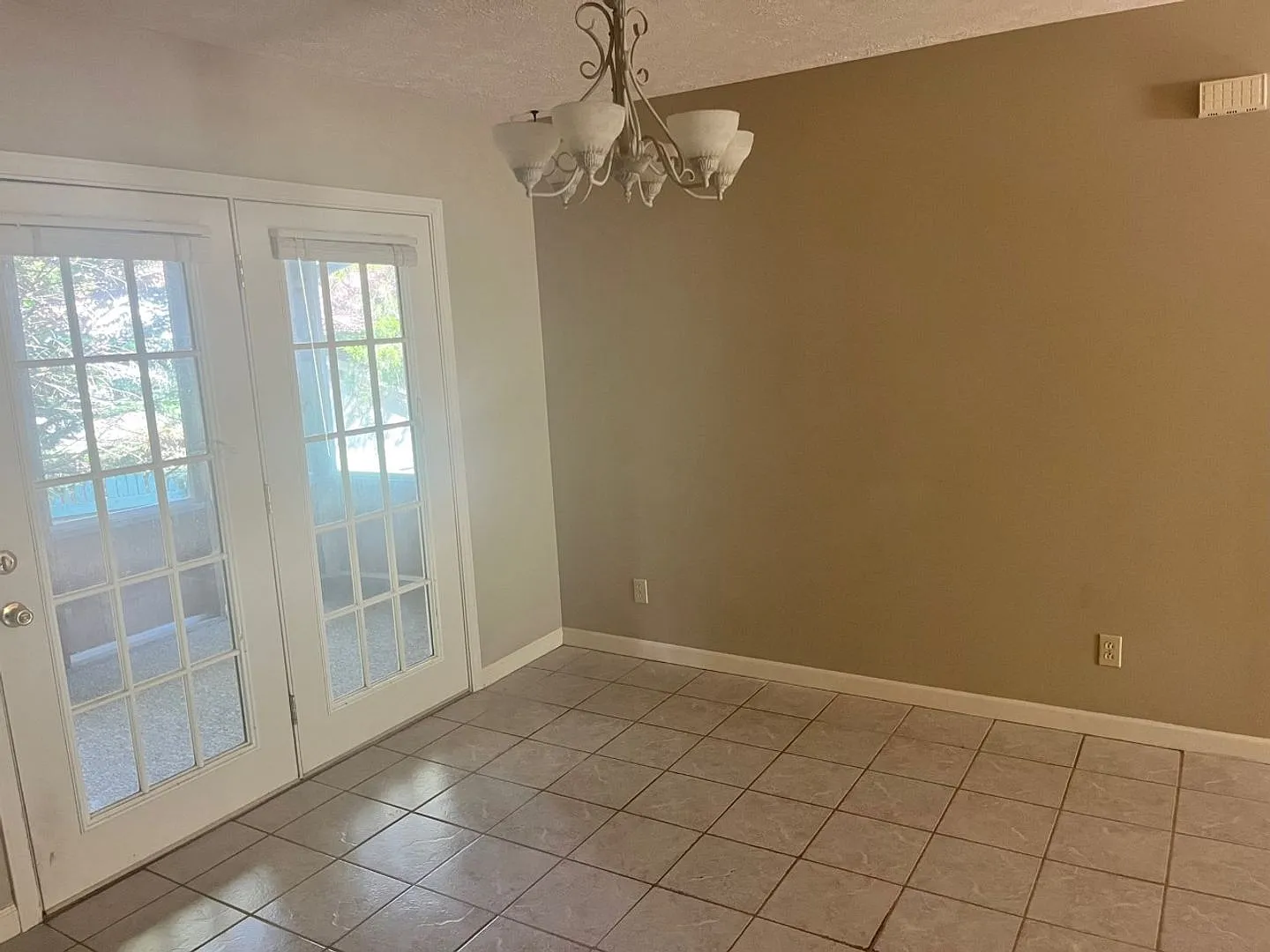 Cute 2 BR/BA One-Level Home off Ebenezer — Photo 4