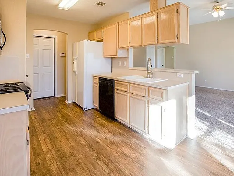 4510 Hondo Dr — Photo 6