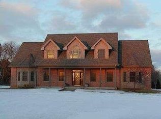 S43W23588 Landmark Dr, Waukesha, WI 53189