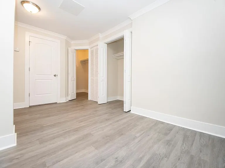 646-48 W Roscoe St #648.5 — Photo 6