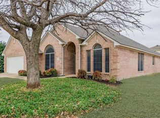 3965 Wisteria Ln, Haltom City, TX 76137
