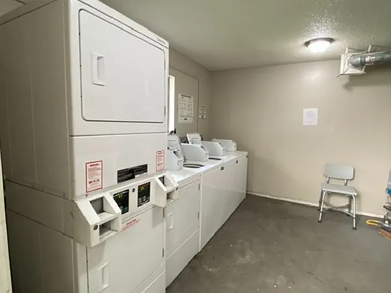 STUNNING APARTMENT! GREAT LOCATION! POOL PROPERTY — Photo 10