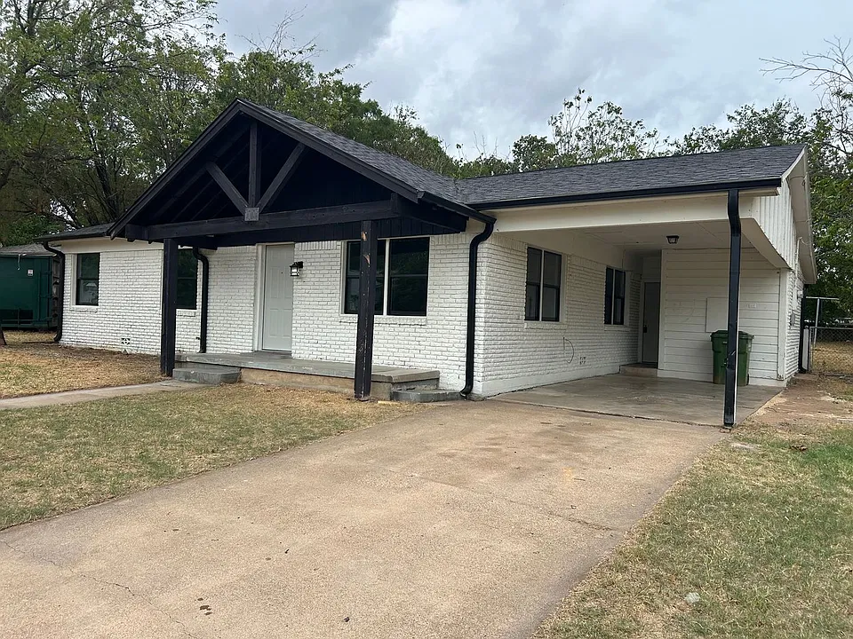 2405 NW 2nd Ave