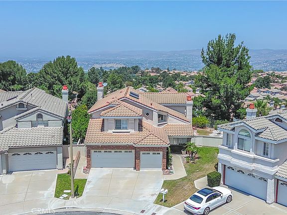 3rd image of 1011 S Mountcrest Ct